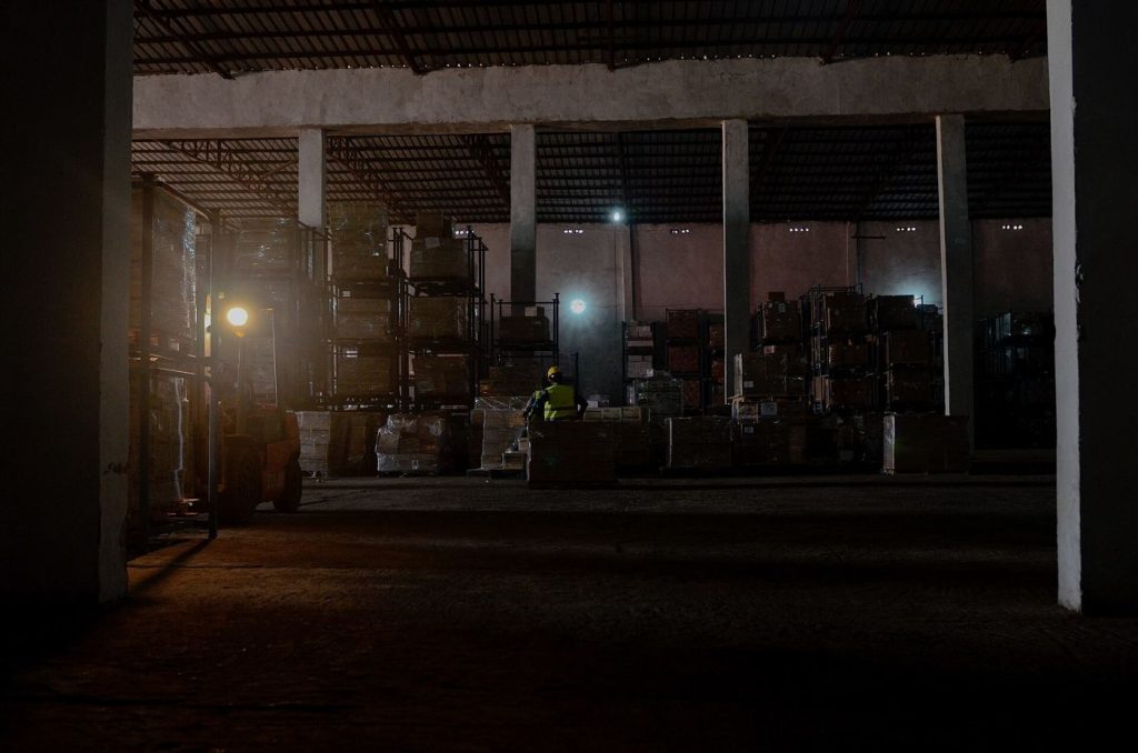 Warehouse Robots Learn to Work Alongside Human Teams